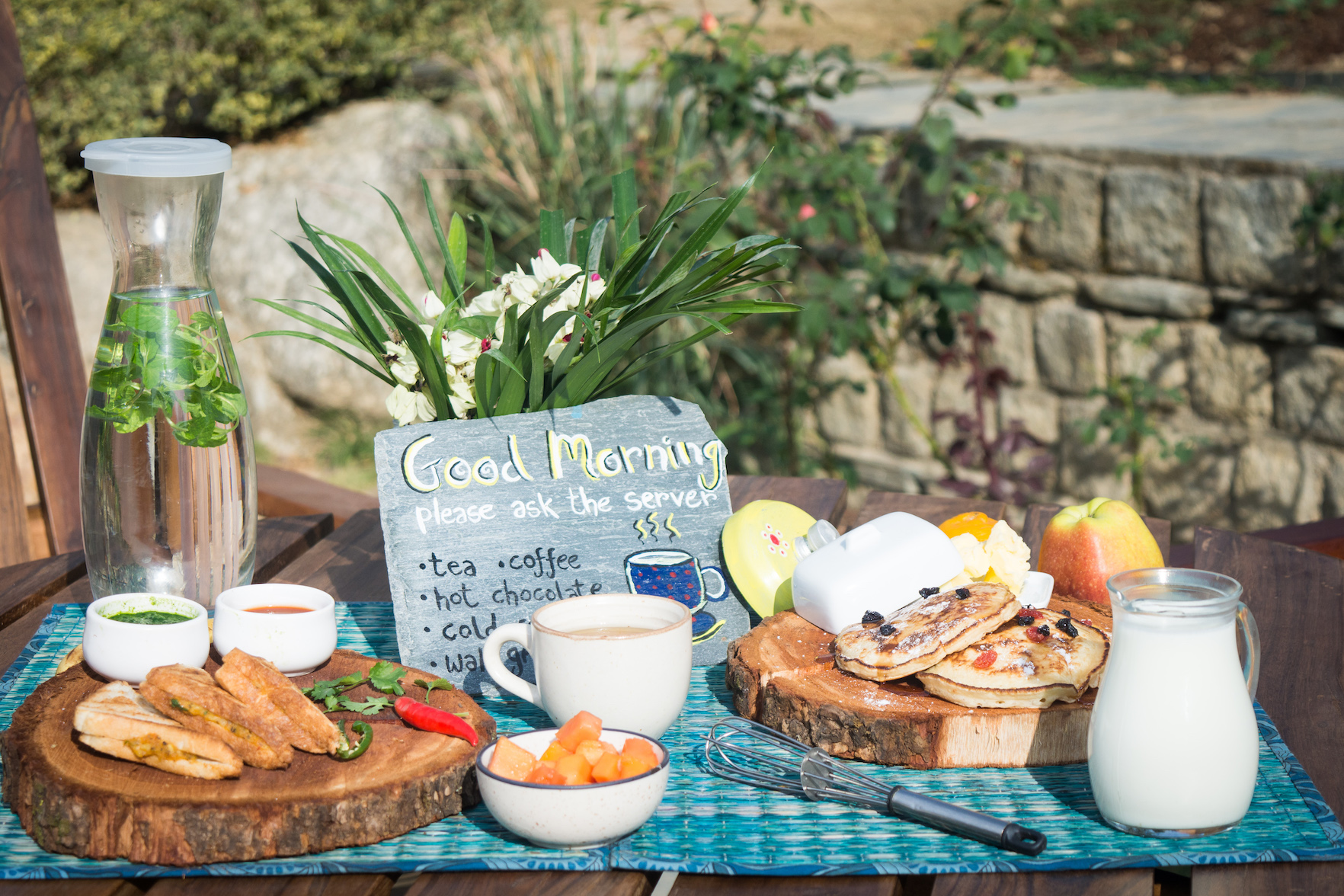 Breakfast alfresco