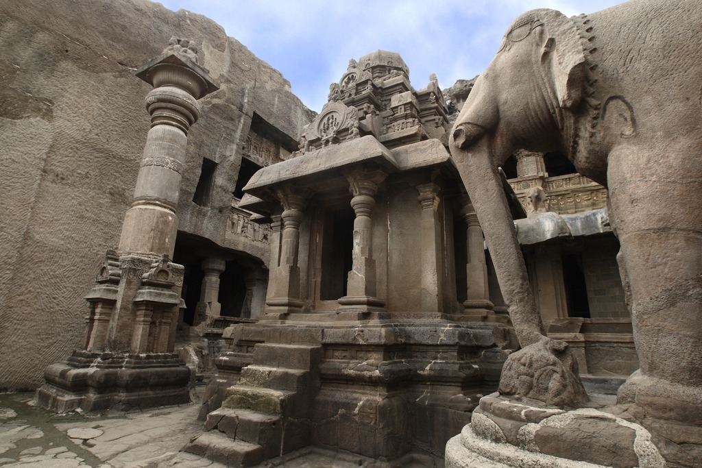 ellora_cave_temple_1