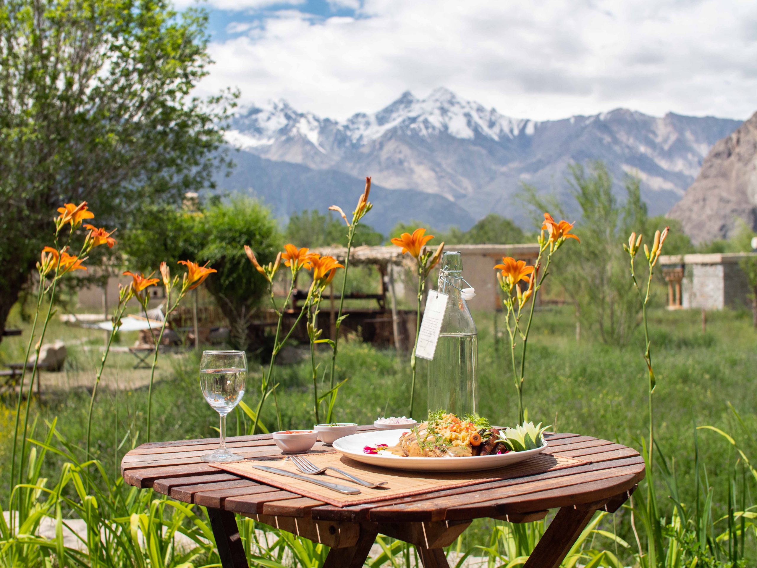 Outdoor lunch